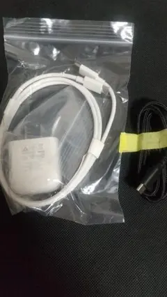 USBアダプターとUSBケーブル2種類: Type C / lightning