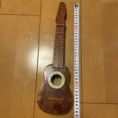 小さめなウクレレ? ギター?
