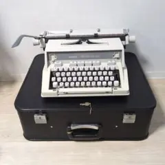 完動品　HERMES 3000 エルメスタイプライター　ポップ調にカスタムカラー 完動品 HERMES 3000 エルメスタイプライター ポップ調にカスタム