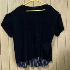 ストライプ裾付きブラックTシャツ