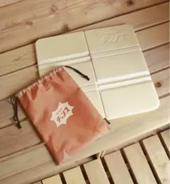 オンライン完売!3coins×サウナイキタイ サウナマット アイボリー×オレンジ