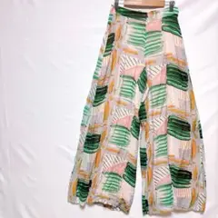 カジュアルパンツ　ガウチョ　総柄　派手　裏地　個性的　おしゃれ　大人キレイ
