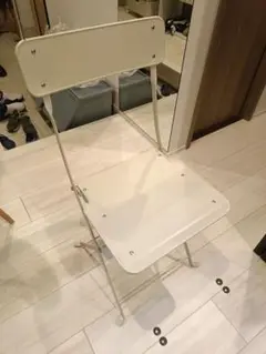 アイボリー折りたたみ式椅子