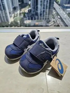 値下げしました！【新品】asics ベルト式キッズシューズ ネイビー（14cm）