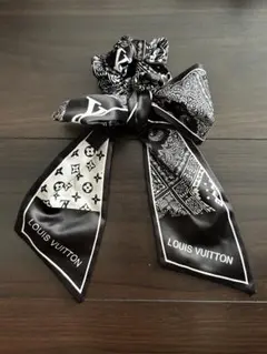 ノベルティLOUIS VUITTON バンダナ柄リボンシュシュ