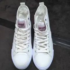 GUESS ホワイトスニカー限定