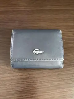 箱あり未使用品❗️　LACOSTE　ラコステ　ビッグロゴ　レザー　折り財布 セール】型押しロゴグラフィック ジップウォレット（財布