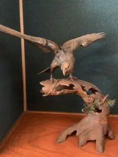 【美術品】鷹と松の木 ブロンズ彫刻 鉄製 銅彫金 アンティーク 置物 金運 鳥 2025年最新】鷹 ブロンズ 置物の人気アイテム - メルカリ