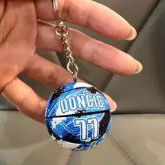 77.DONCIC バスケットボールキーホルダーキーリング卒団引退チーム名入れ