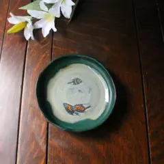 琉球壷屋焼　日展作家 小橋川清次 呉須赤絵魚文九寸皿 琉球美術 壺屋焼 小橋川清正作 赤絵 魚文 茶碗 共箱 C 7789