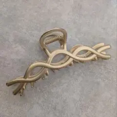 ゴールド ツイストデザイン ヘアクリップ