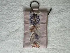 刺繍入りピンクカードケース