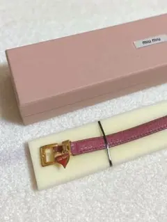 【人気商品】MIUMIU ハートレザーブレスレット