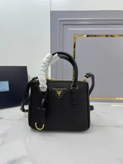 PRADA ブラック ハンドバッグ