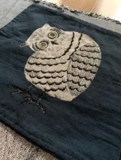新品　クッションカバー　フクロウ刺繍