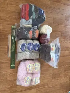 さらにもっとお値下げ！美品！毛糸色々詰め合わせ。写真ご参照願います。