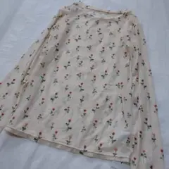 【タグ付き未使用】FOREVER21 シアーCネックカットソー　花柄（М）