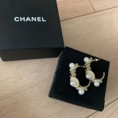 CHANEL パールゴールドピアス