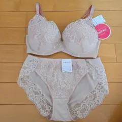 AMPIH ベージュ ワイヤレスブラジャーショーツセット D70 L
