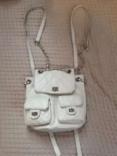 美品ミニリュック白