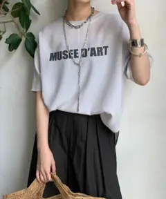 ドゥドゥ　バックボタンジョーゼットロゴTEE