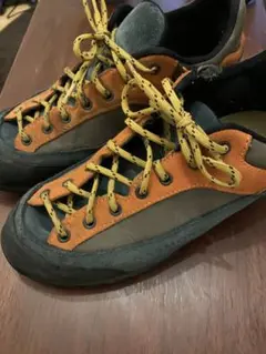 デッド!! 希少!! GARMONT STICKY WEEKEND ガルモント スティッキーウィークエンド スエード ビブラム size uk 8.5 / us 9 ルーマニア製 GARMONT】イタリアを代表するアウトドアブランド、ガルモント