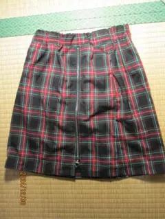 赤黒チェック タイトスカート ジッパー付き 140 GU