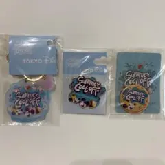 ディズニー　サマークールオフ　キーホルダー　ピンバッジ　缶バッチ　ステッカー4点