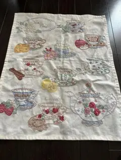 刺繍ティーカップとポットの布