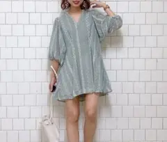 【試着のみ】Heather 刺繍チュニックブラウス｜くすみグリーン×ボリューム袖