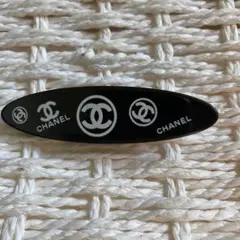 CHANEL ロゴ入り ブラック ヘアピン　　ノベルティー