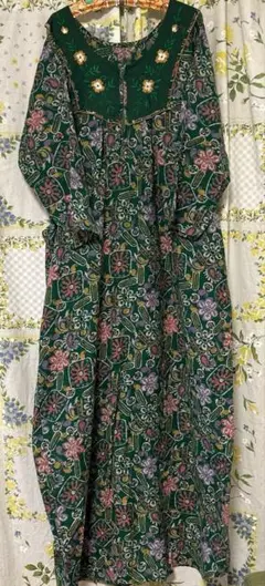 古着　緑色 花柄刺繍 コットン ロングワンピース