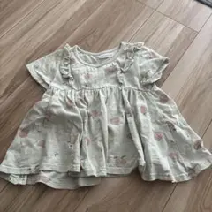 フリル付き薄緑色チュニック
