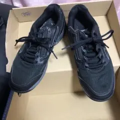 Mizuno ブラック スニーカー ジッパー付き　25.5