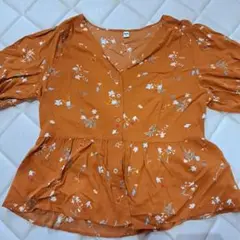お値下げ中UNIQLO 花柄オレンジ長袖ブラウス M