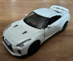 新品☆日産☆NISSAN GT-R/R35 白 ダイキャスト S=1:36