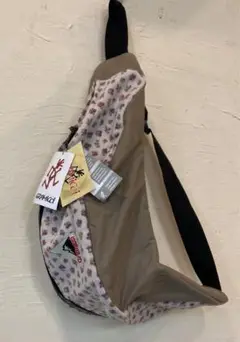 【新品タグ付き】グラミチ BIGボディバック 斜め掛けバック フラワープリント