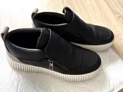MANAジッパー付き黒レザーシューズ