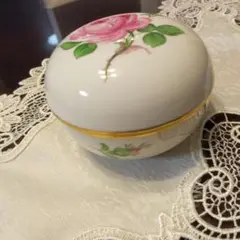 ボンボニエール　フランスアンティーク　妖精フィギュア　睡蓮　菓子入　ポプリ　磁器 ボンボニエール フランスアンティーク 妖精フィギュア 睡蓮 菓子