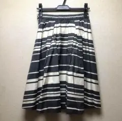 ストロベリーフィールズ スカート
