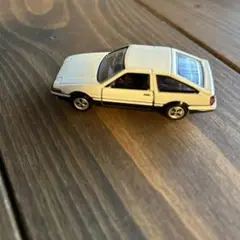 トミカプレミアム　トヨタスプリンタートレノ（AE86）