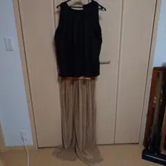 ブラックプリーツトップス&ゴールドパンツセットアップ