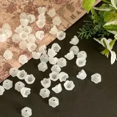 【2072】アクリルフラワービーズ すずらん 白② 350円
