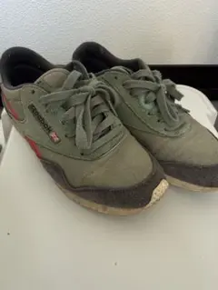 Reebok グレー/オリーブ スニーカー