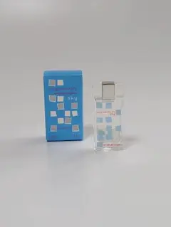 【廃盤・未使用品】エマニュエル ウンガロ　アパラシオンスカイ　30ml アパラシオンスカイオードトワレスプレー(ウンガロ)の通販