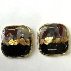 5255 グレーとダークピンクマーブルとブラックのバイカラーピアス