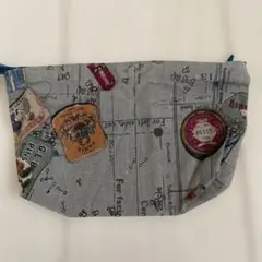 レトロデザインの刺繍ポーチ