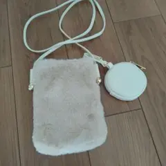 ファー素材 スマホショルダーバッグ クリーム色
