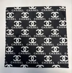 CHANEL クッションカバー 黒と白　　ノベルティ