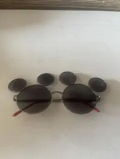 ミッキー型グレーサングラス